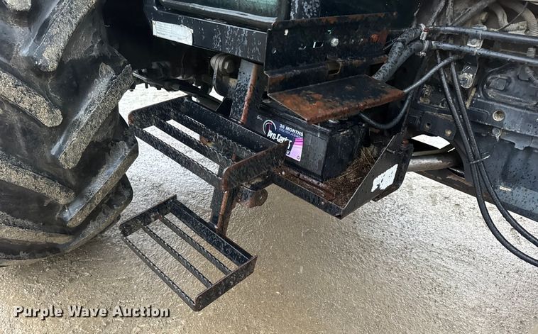 image for item EN0779 2010 Case IH Farmall 95 MFWD tractor