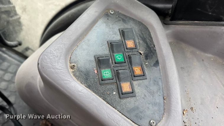 image for item EN0779 2010 Case IH Farmall 95 MFWD tractor