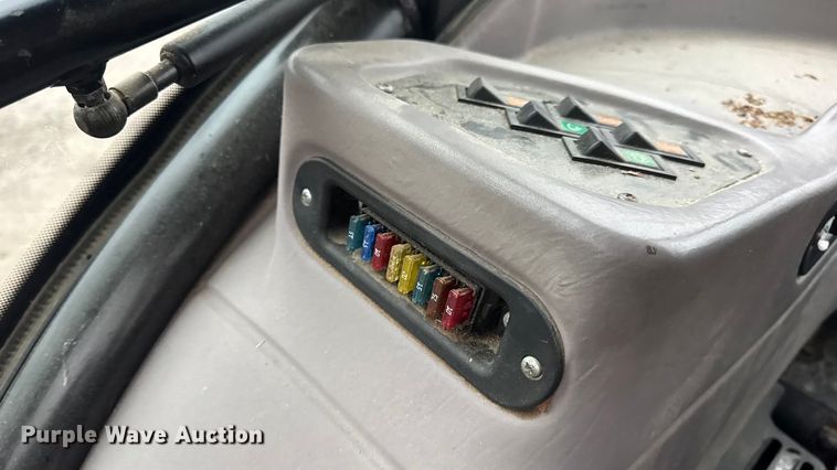 image for item EN0779 2010 Case IH Farmall 95 MFWD tractor