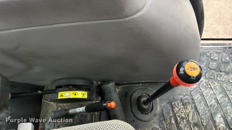 image for item EN0779 2010 Case IH Farmall 95 MFWD tractor