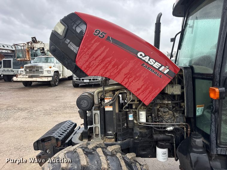 image for item EN0779 2010 Case IH Farmall 95 MFWD tractor
