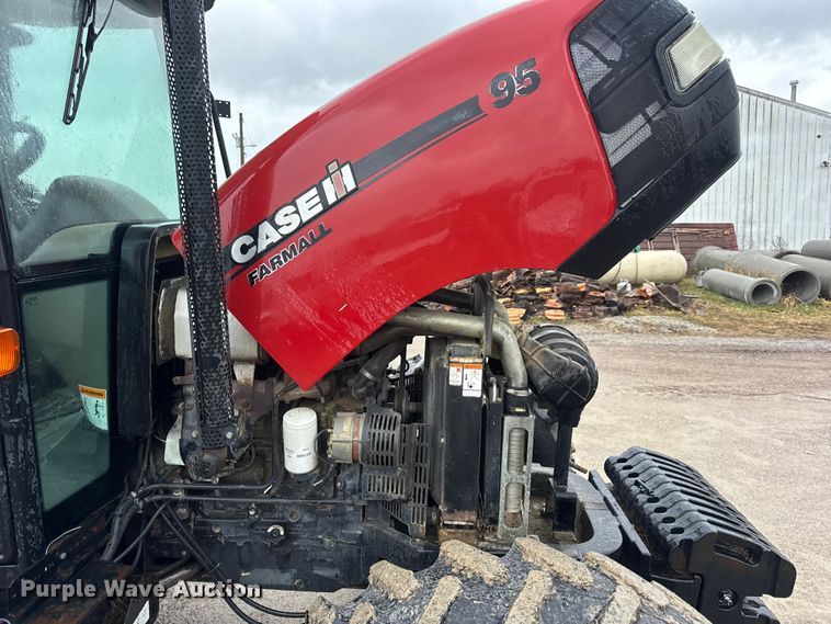 image for item EN0779 2010 Case IH Farmall 95 MFWD tractor