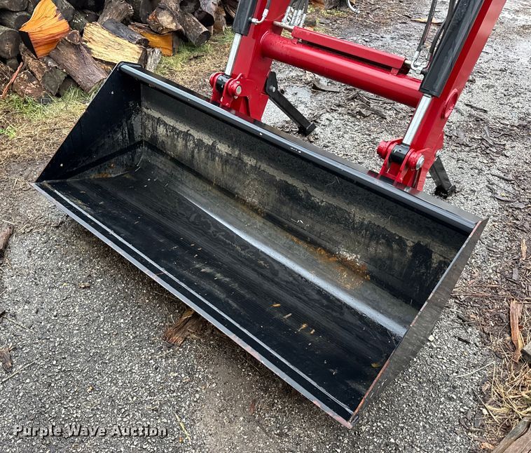 image for item EN0780 Case IH L630 Tractor Loader