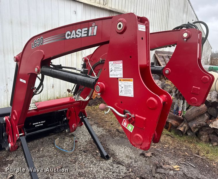 image for item EN0780 Case IH L630 Tractor Loader
