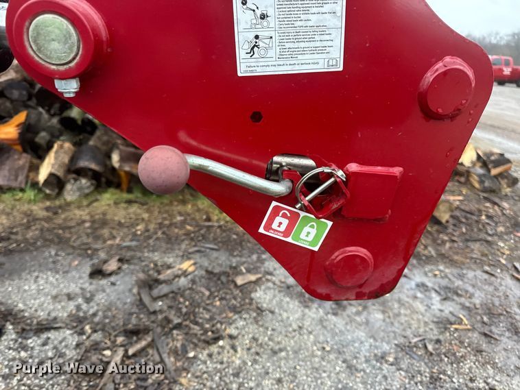 image for item EN0780 Case IH L630 Tractor Loader