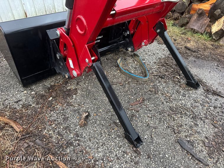 image for item EN0780 Case IH L630 Tractor Loader