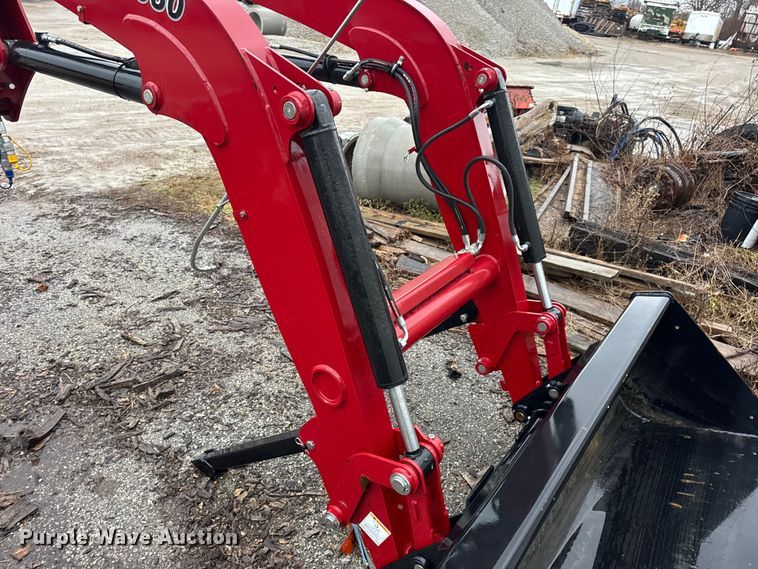 image for item EN0780 Case IH L630 Tractor Loader