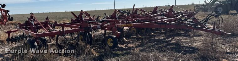 image for item EP2720 Sunflower 3050-35 field cultivator
