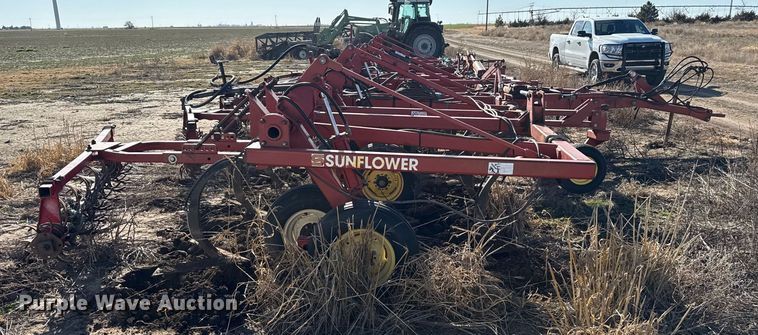 image for item EP2720 Sunflower 3050-35 field cultivator