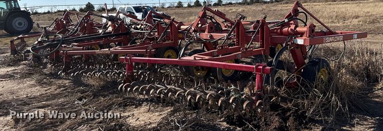 image for item EP2720 Sunflower 3050-35 field cultivator