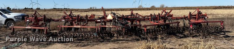 image for item EP2720 Sunflower 3050-35 field cultivator