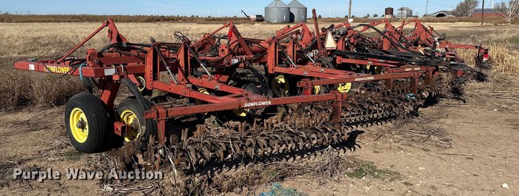 image for item EP2720 Sunflower 3050-35 field cultivator