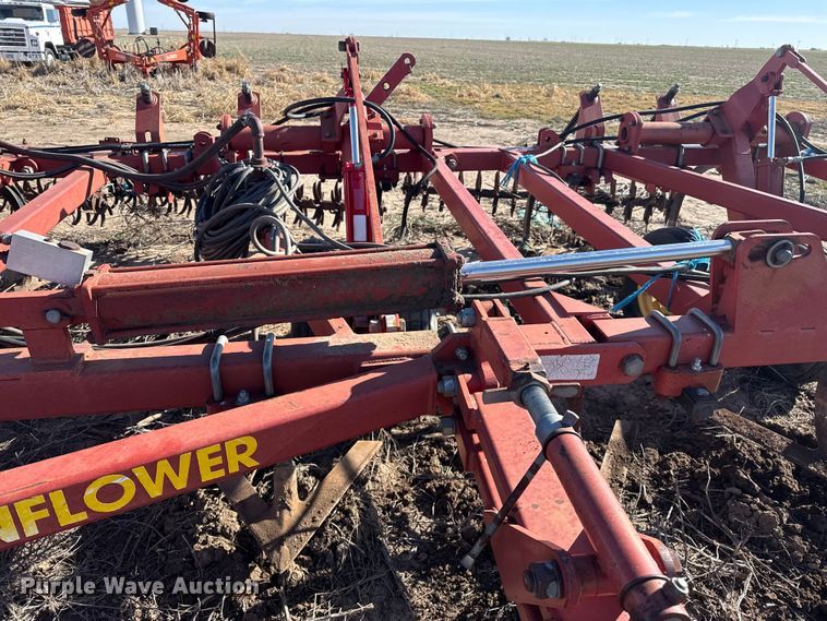 image for item EP2720 Sunflower 3050-35 field cultivator