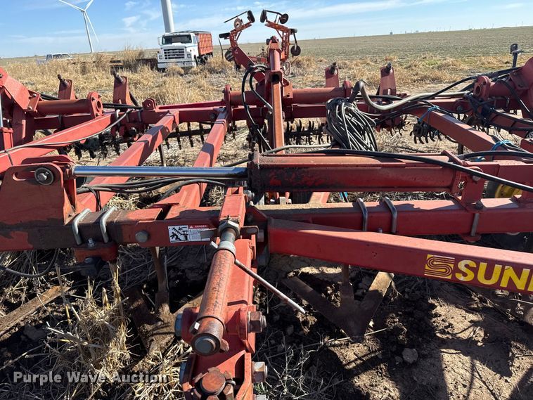 image for item EP2720 Sunflower 3050-35 field cultivator