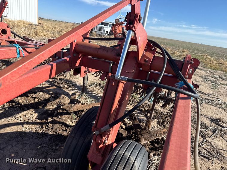 image for item EP2720 Sunflower 3050-35 field cultivator