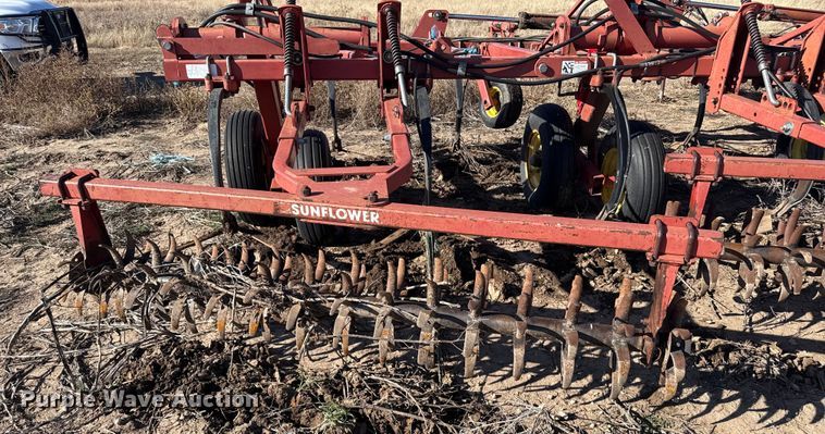 image for item EP2720 Sunflower 3050-35 field cultivator