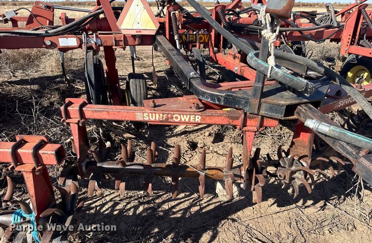image for item EP2720 Sunflower 3050-35 field cultivator