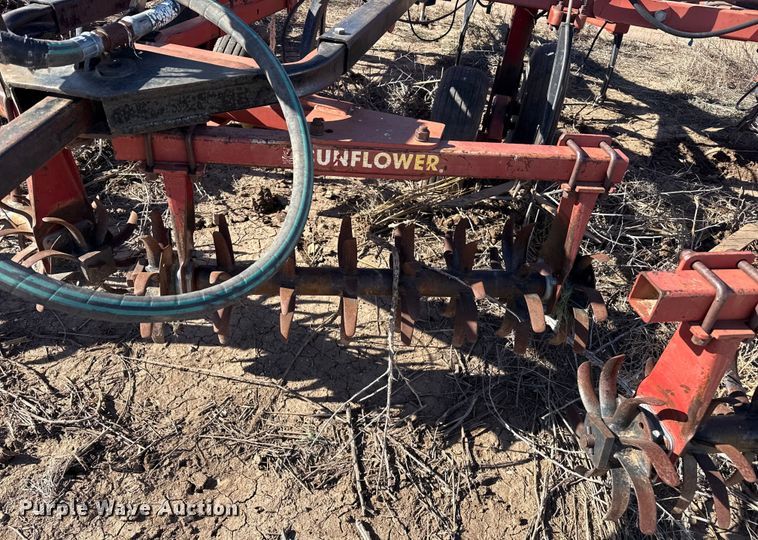 image for item EP2720 Sunflower 3050-35 field cultivator