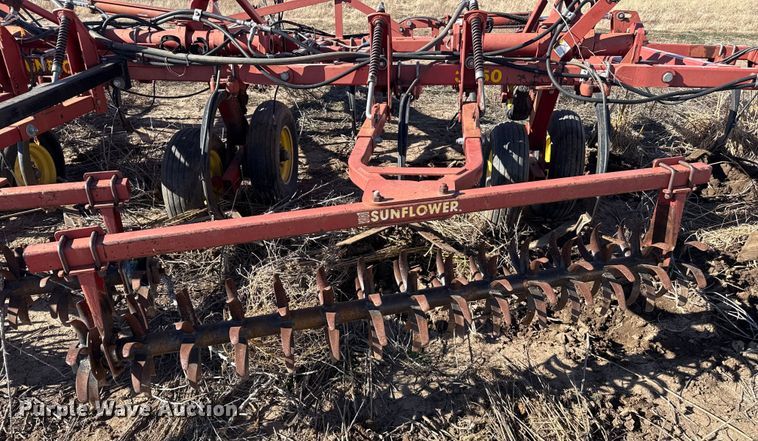 image for item EP2720 Sunflower 3050-35 field cultivator