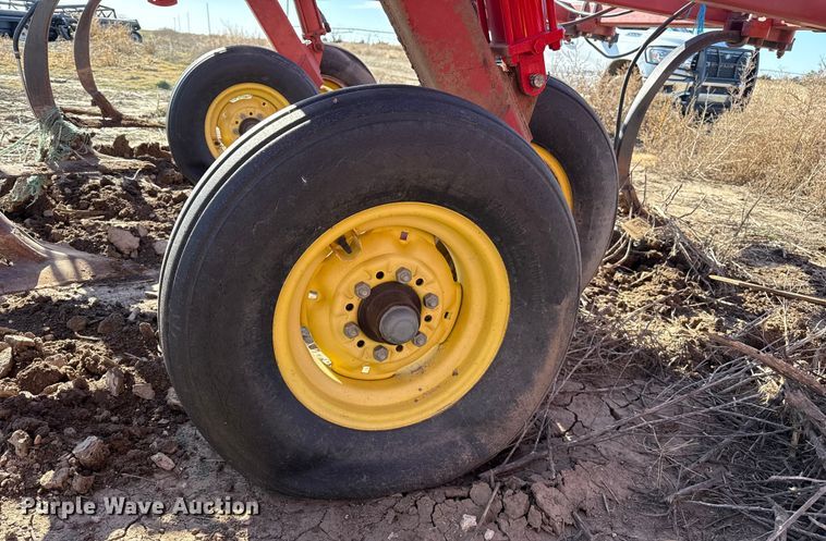 image for item EP2720 Sunflower 3050-35 field cultivator