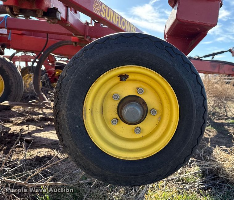 image for item EP2720 Sunflower 3050-35 field cultivator