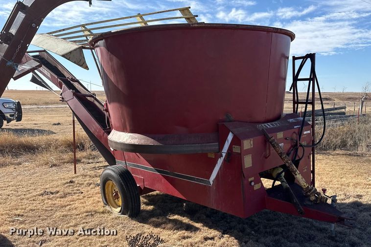 image for item EP2721 Farmhand 880 tub grinder