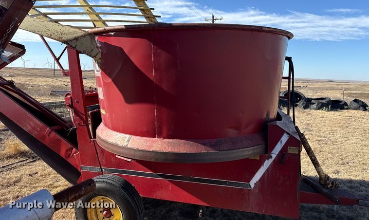 image for item EP2721 Farmhand 880 tub grinder