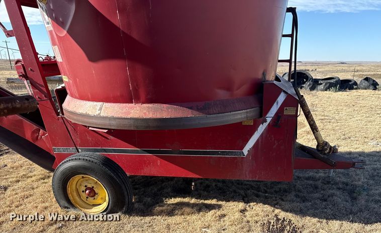 image for item EP2721 Farmhand 880 tub grinder