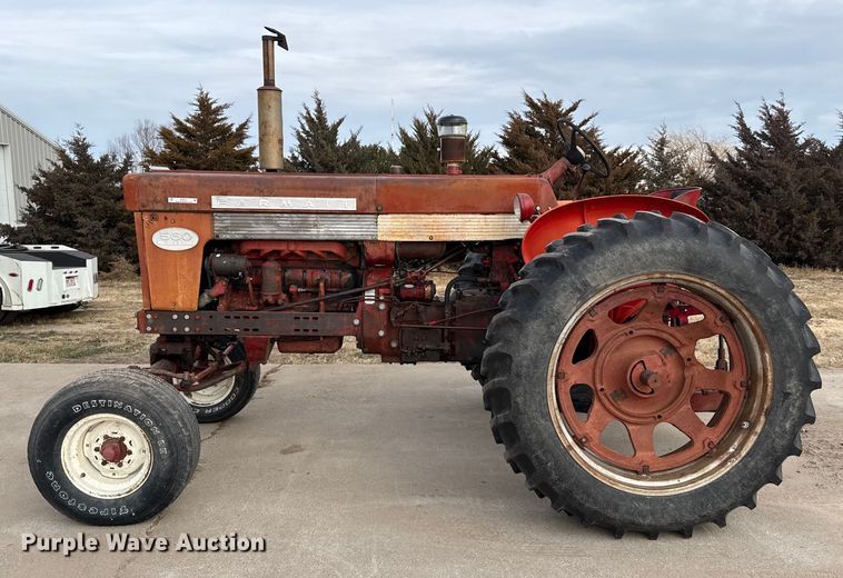 image for item EP2741 1961 McCormick Farmall 560D tractor