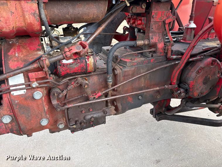 image for item EP2741 1961 McCormick Farmall 560D tractor