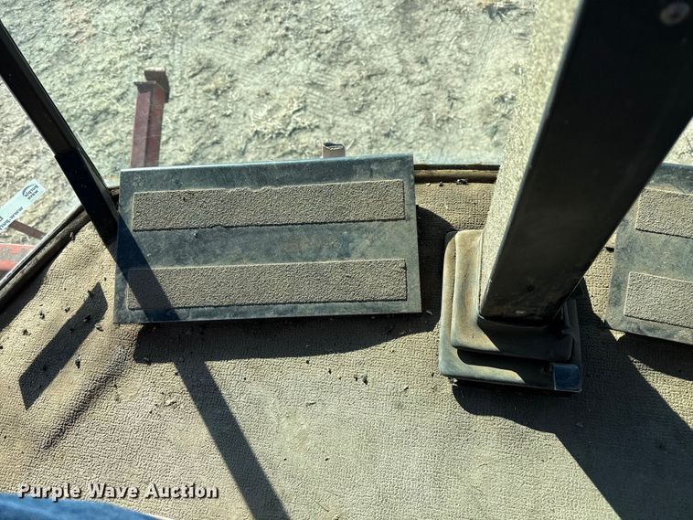 image for item EP2748 New Holland 2550 swather / windrower