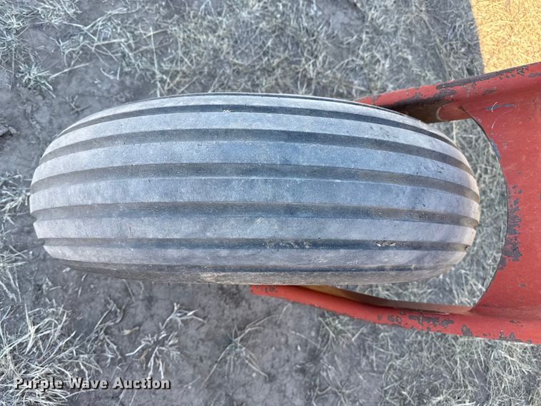 image for item EP2748 New Holland 2550 swather / windrower