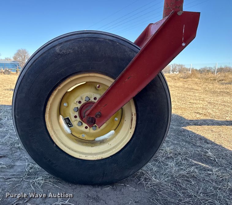 image for item EP2748 New Holland 2550 swather / windrower