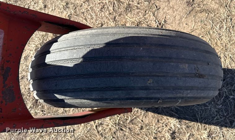 image for item EP2748 New Holland 2550 swather / windrower