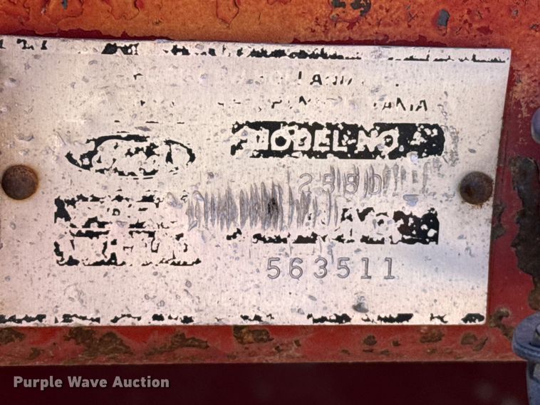 image for item EP2748 New Holland 2550 swather / windrower