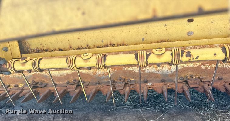 image for item EP2748 New Holland 2550 swather / windrower