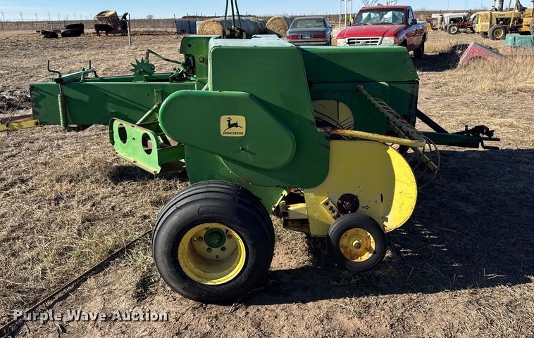 image for item EP2749 John Deere 336 small square baler