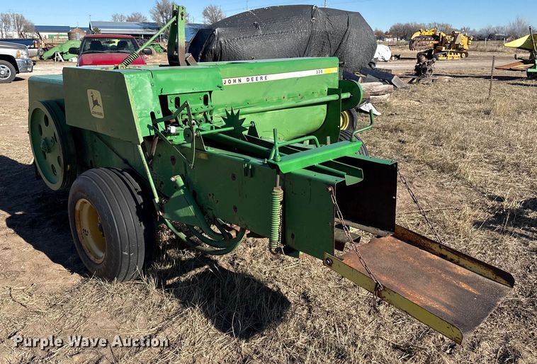 image for item EP2749 John Deere 336 small square baler