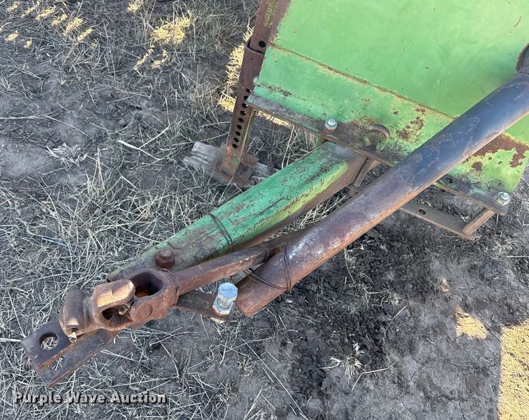 image for item EP2749 John Deere 336 small square baler