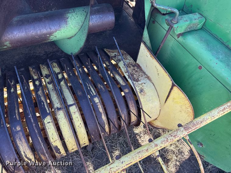 image for item EP2749 John Deere 336 small square baler