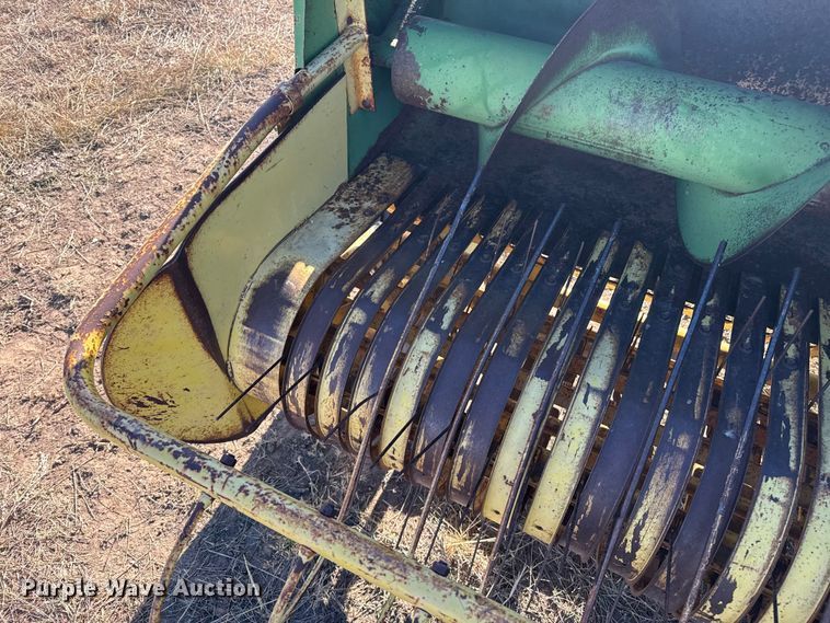 image for item EP2749 John Deere 336 small square baler