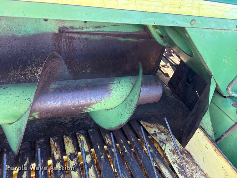 image for item EP2749 John Deere 336 small square baler