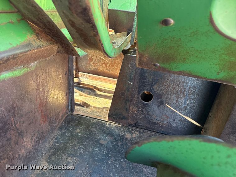 image for item EP2749 John Deere 336 small square baler