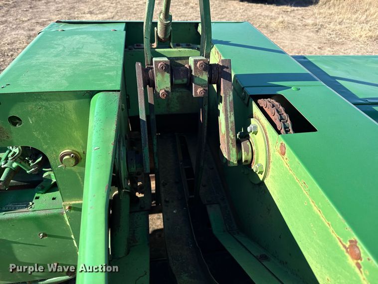 image for item EP2749 John Deere 336 small square baler