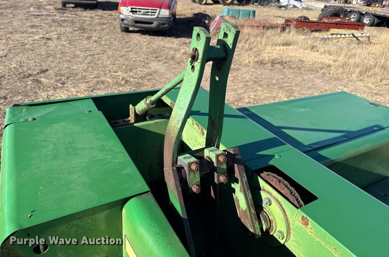 image for item EP2749 John Deere 336 small square baler