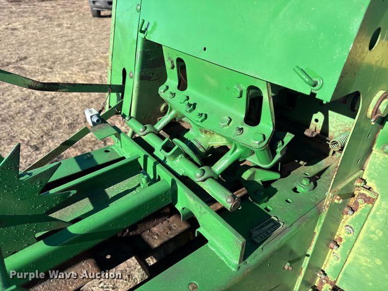 image for item EP2749 John Deere 336 small square baler