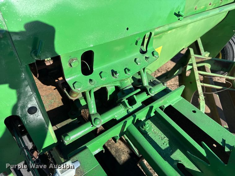 image for item EP2749 John Deere 336 small square baler