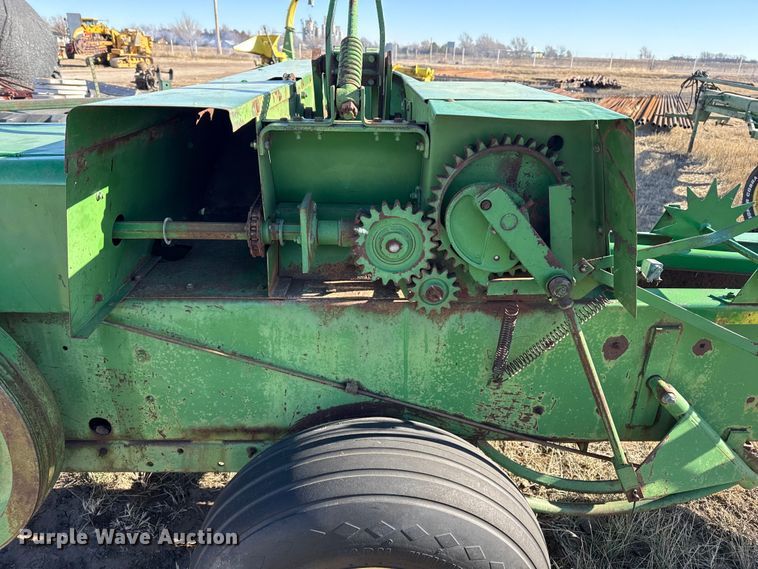 image for item EP2749 John Deere 336 small square baler