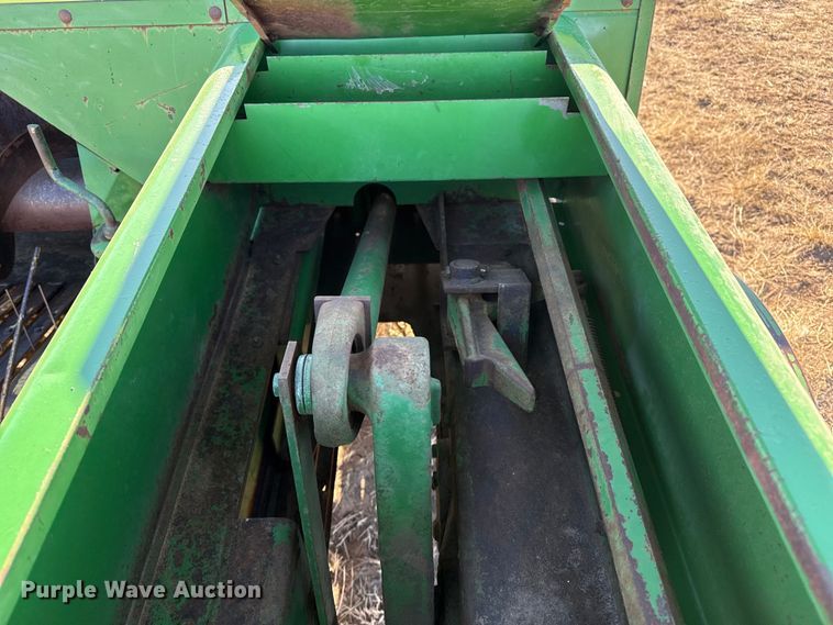 image for item EP2749 John Deere 336 small square baler