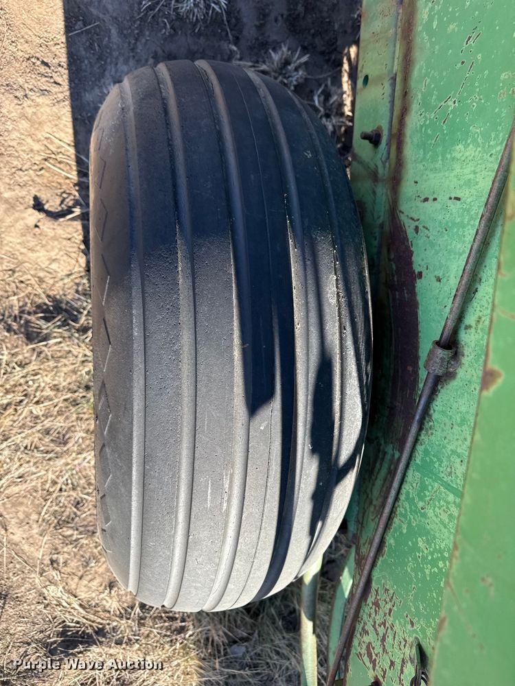 image for item EP2749 John Deere 336 small square baler